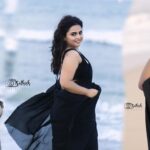 Tamil Model Thamizhvani dazzles in a black saree by the beach! | Trendigstorys.com